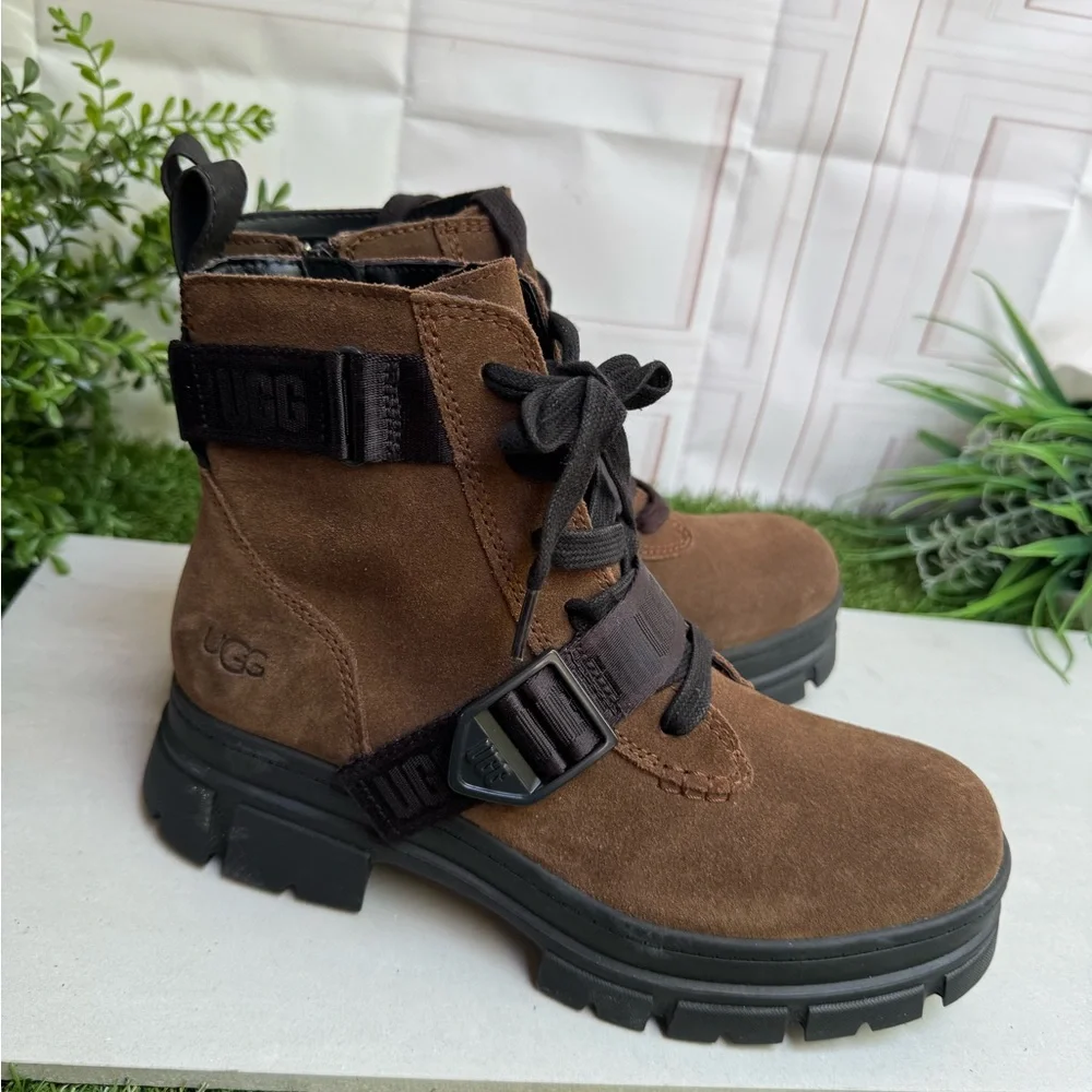 UGG Ashton Lace Up Brown Suede lace up boots size US size 9 women waterproof